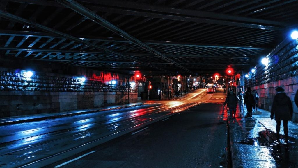 انخفاض سعر صرف الدرهم مقابل الدولار: تفاصيل وتحليلات