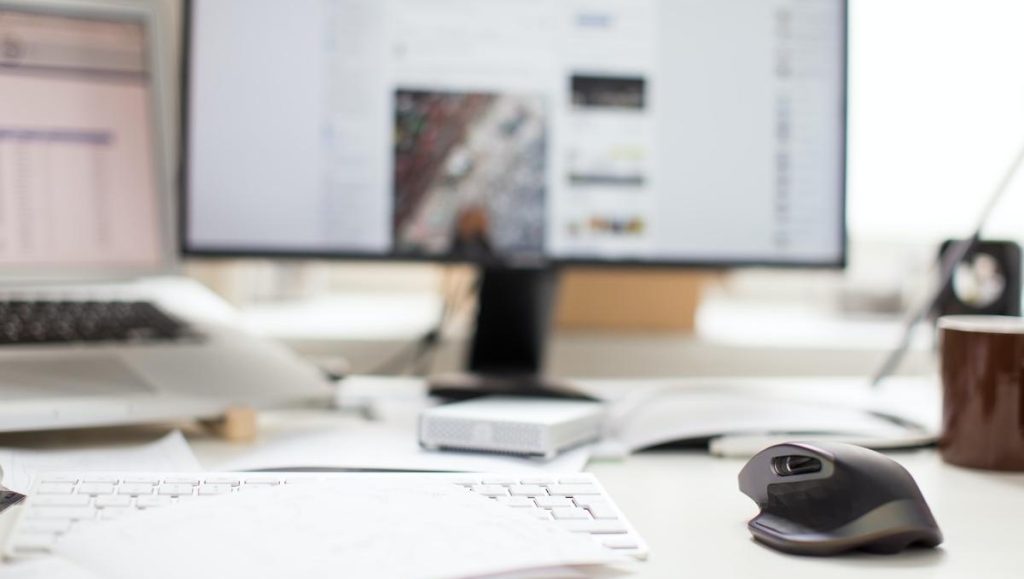 “صورة بنعلي” و زلات وهبي.. زوبعة جديدة قبل التعديل الحكومي