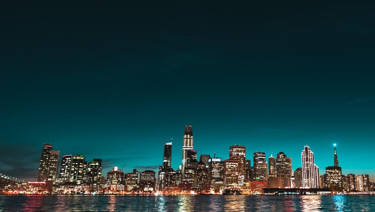 الدبلوماسية البرلمانية: أحزاب الأغلبية تتعهد بالاستجابة للدعوة الملكية