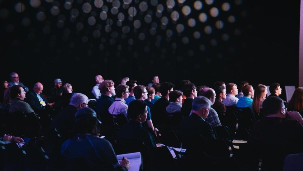 مغامرة شاب في عالم النصب عبر الإنترنت: كيف وقع في الفخ؟