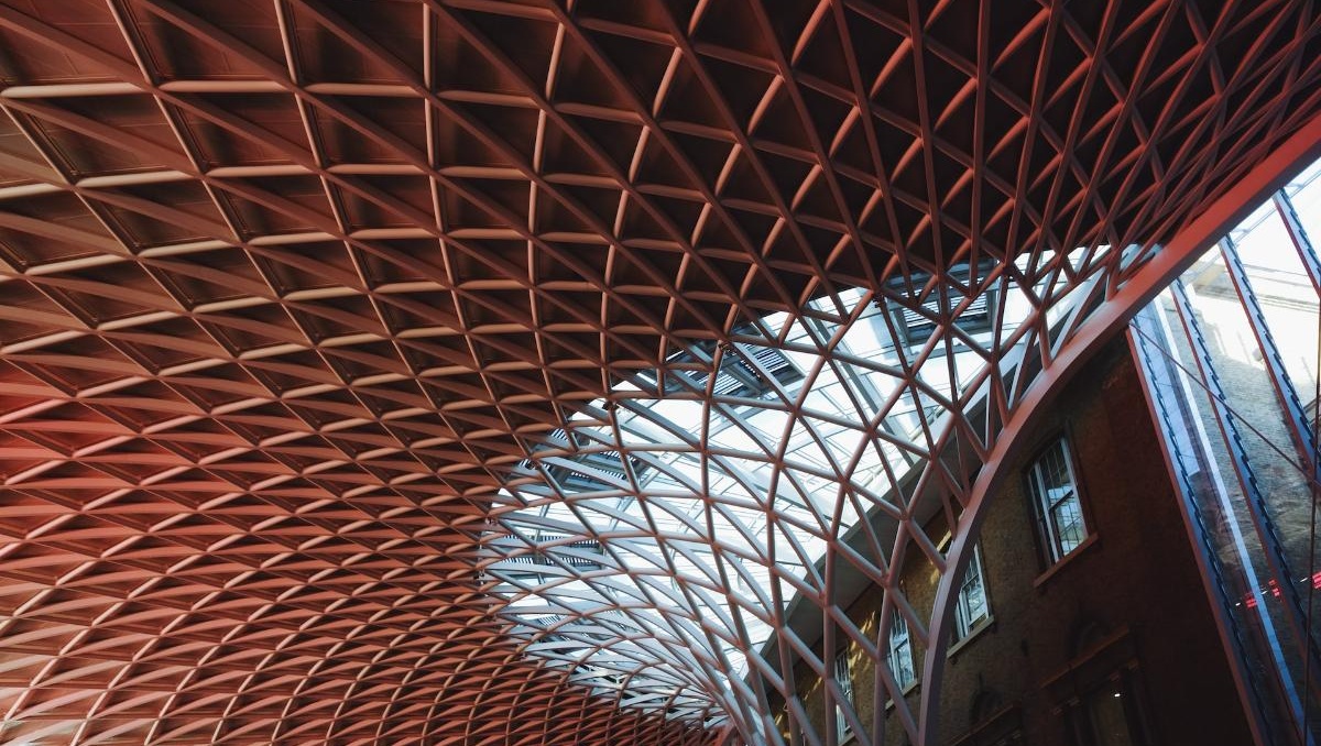 تساؤلات حول مكتب الاتصال الإسرائيلي بالرباط: هل هناك حقًا شائعات عن تهجير سكان غزة إلى المغرب؟