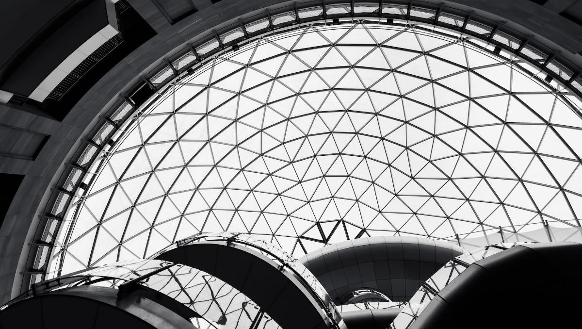 انتقادات الجواهري: كيف تراجع جودة الخدمات والاستقبال في الوكالات التجارية البنكية؟