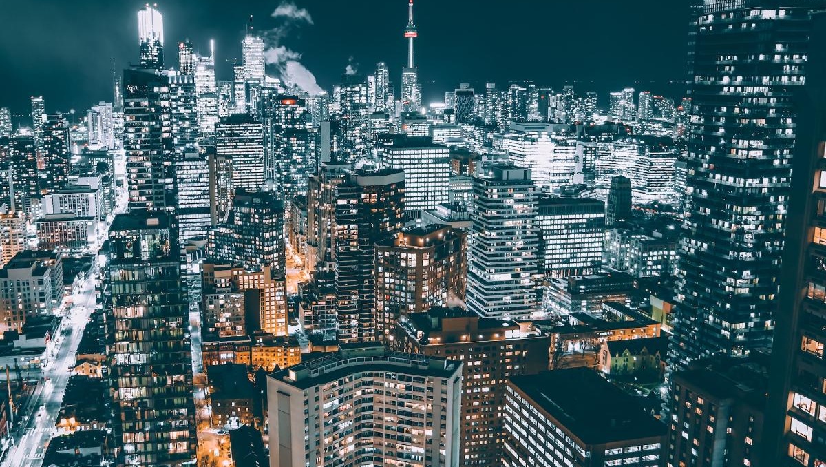 لقجع يثني على جهود إعادة تأهيل الملاعب بينما “الباطرونا” تلتزم بدعم خاص!