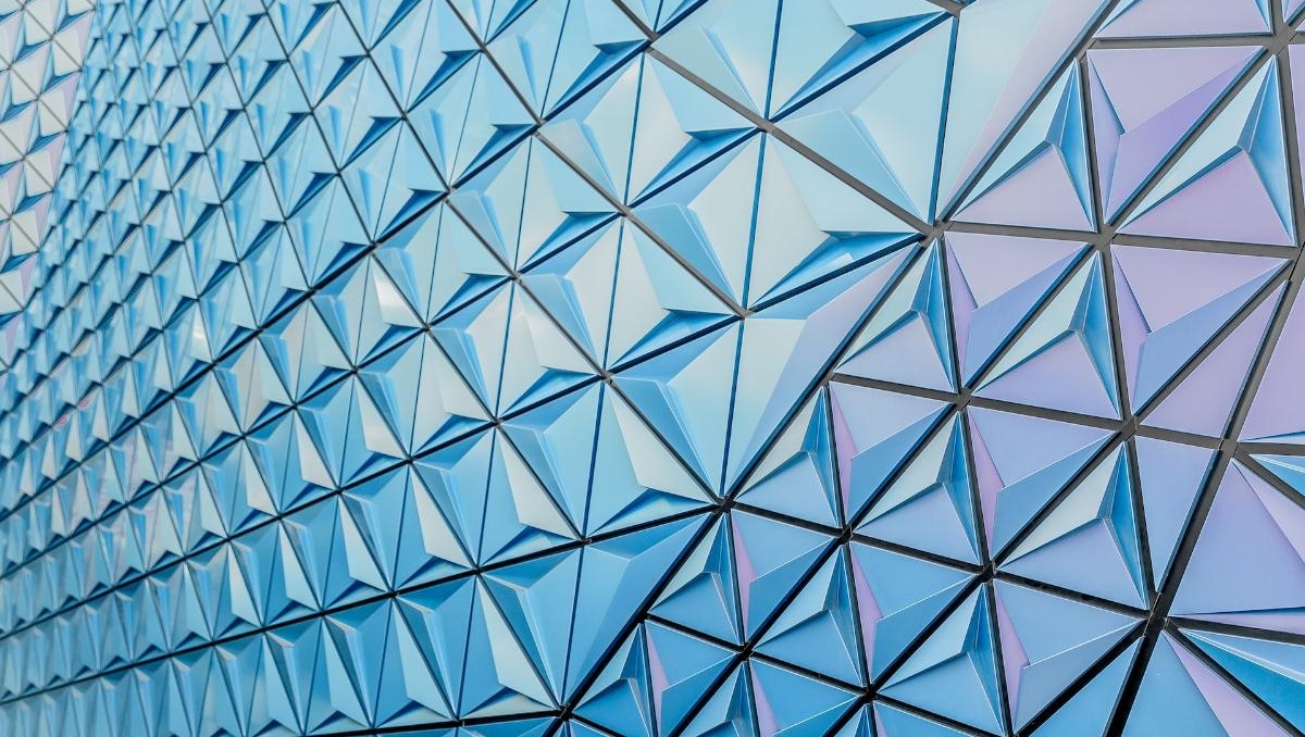 وثائق مزورة وأموال “النوار”: فضائح ضريبية تُفجّر أسرار سوق العقار